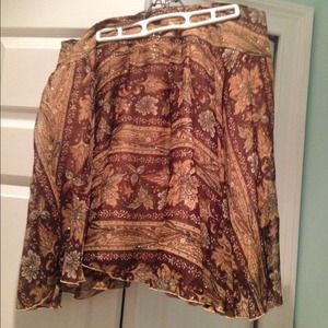 Detailed flowy skirt