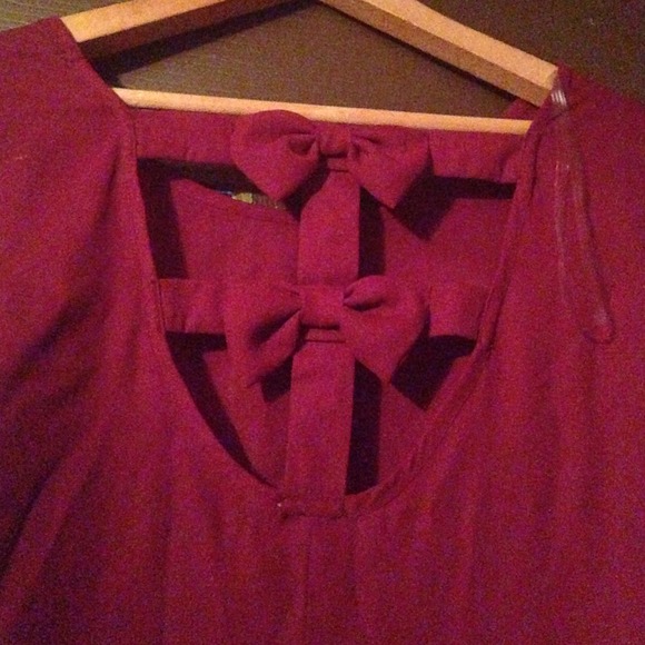 Adorable maroon shirt - Picture 3 of 4