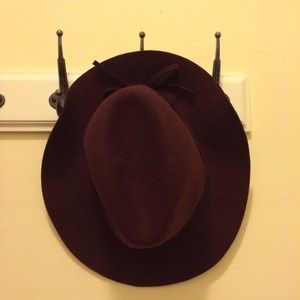 Banana Republic wool magenta hat