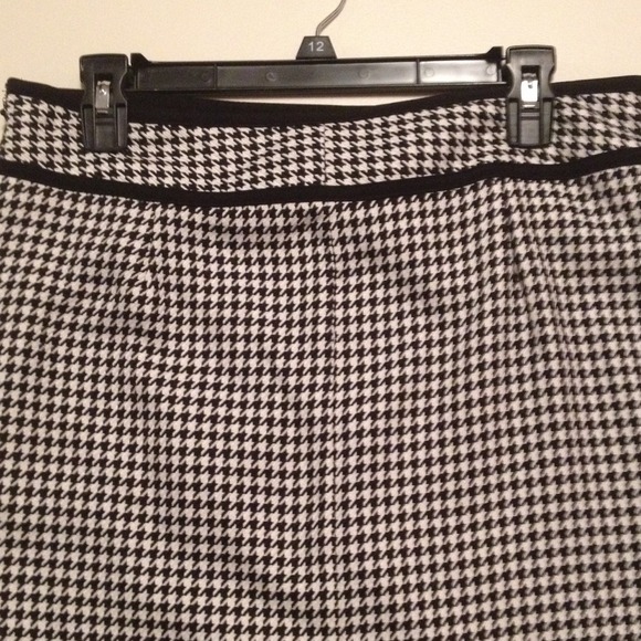 Skirt - Picture 2 of 2