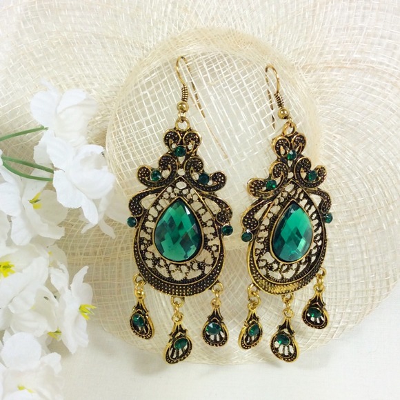Antique Style Gold & Emerald Dangle Earrings - Picture 3 of 3