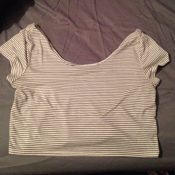 striped crop top - Picture 2 of 3