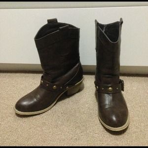 Short brown western style/ cowboy boots