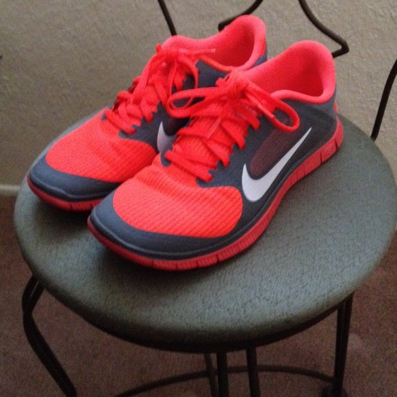 REDUCED! Nike Free 4.0 V3