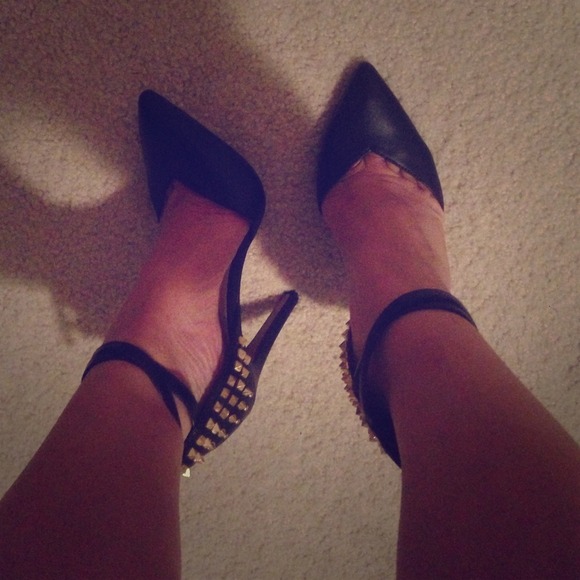 Stud heels 👠👠👠