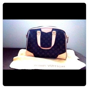 Louis Vuitton Retiro handbag!!