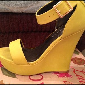 💛yellow wedges💛