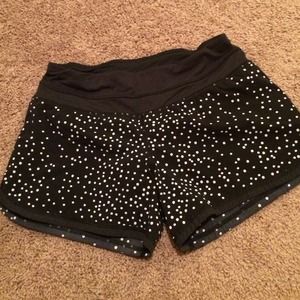 Lululemon Groovy Run shorts dot pattern