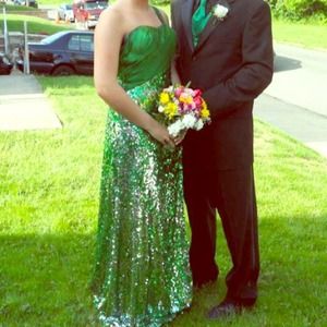 Emerald green prom dress