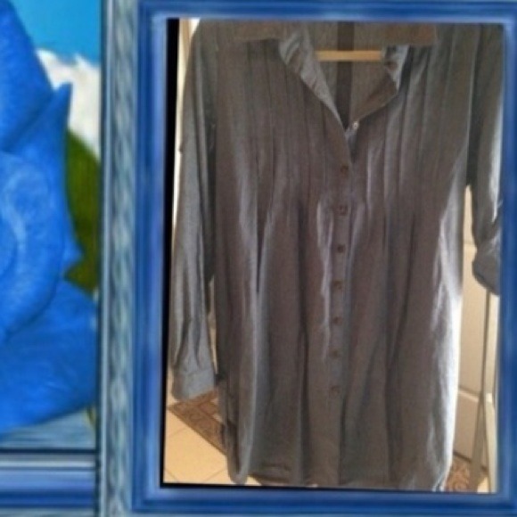 NWOT Long Blue Denim Top. Pleated . Very Versatile