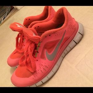 ‼️READ DESCRIPTION‼️Coral Nike Free Run 3
