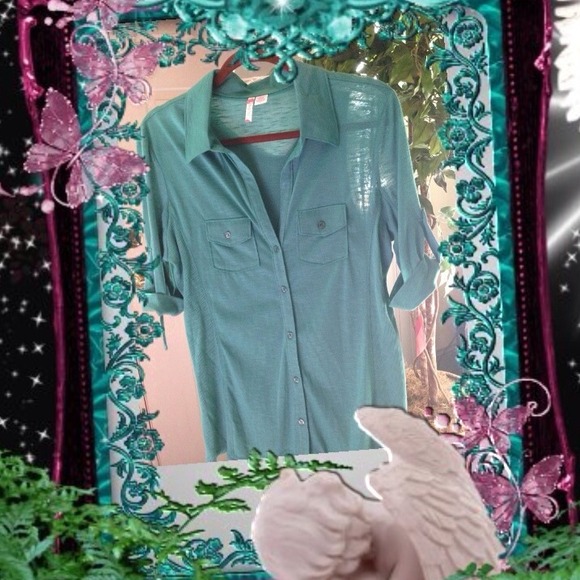 NWT Teal 3/4 Length Buttoned Down Top