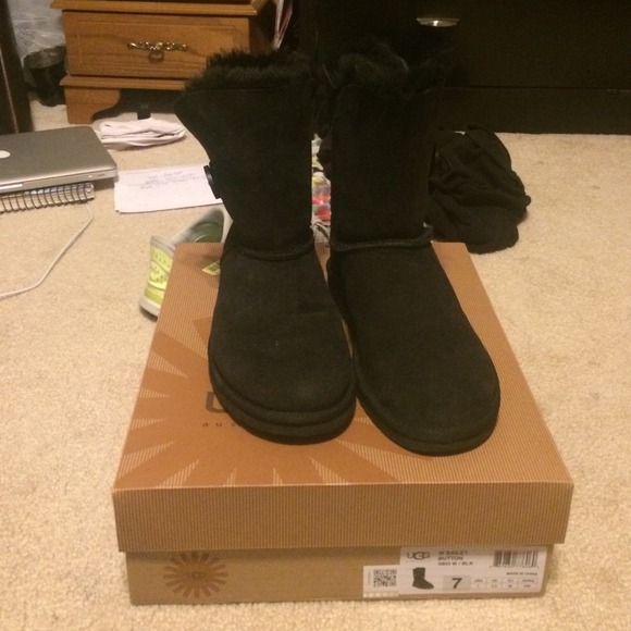 Baily Button Uggs