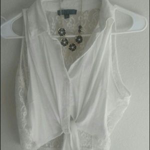 Cute white lace blouse with FREE F21 necklace!