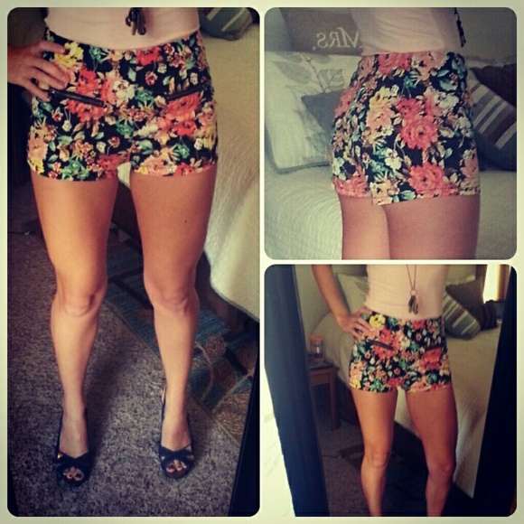 Floral Flirty Short Shorts size small (1-2)
