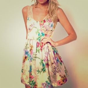 Love dress in lace and floral size small