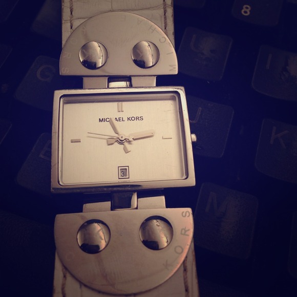 🔆Michael Kors white leather & silver watch🔆