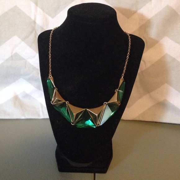 Emerald green beautiful necklace