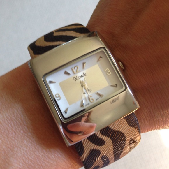 ❌❌SOLD❌❌ Claw-Band Watch - Picture 1 of 4