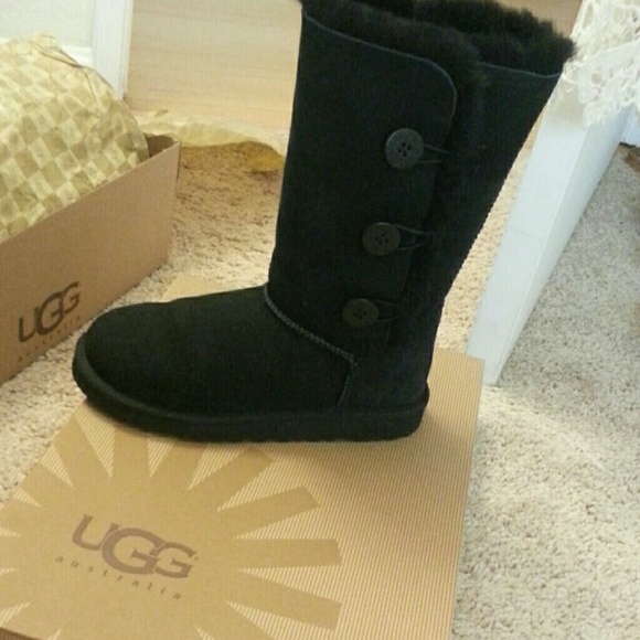 Bailey button triplet uggs
