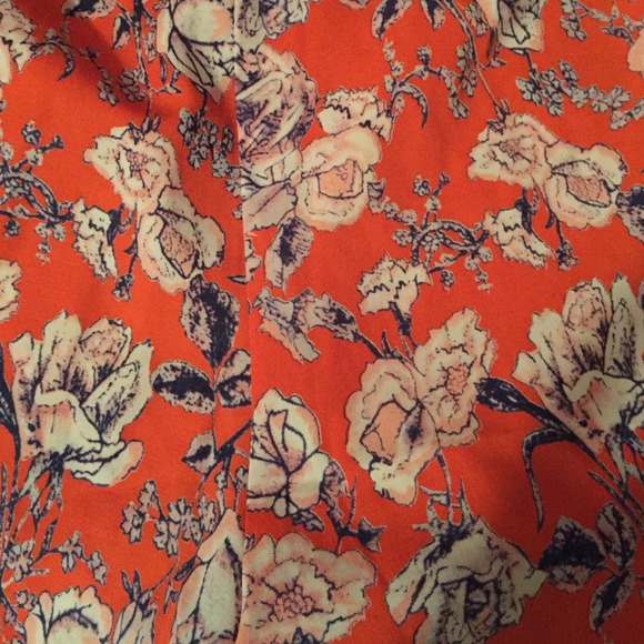 Brandy Melville floral shorts; 100% folvester - Picture 2 of 2