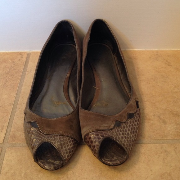 Bcbg Maxazria grey flats