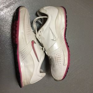 NIKE ZOOM TENNIS SHOES