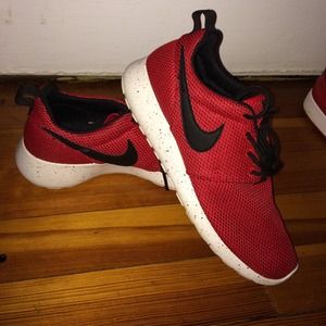 Red roshe runs!