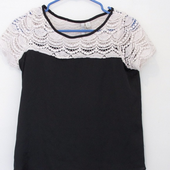 100% Cotton // black and white lace // used