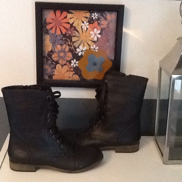 Black boots ***NEW****