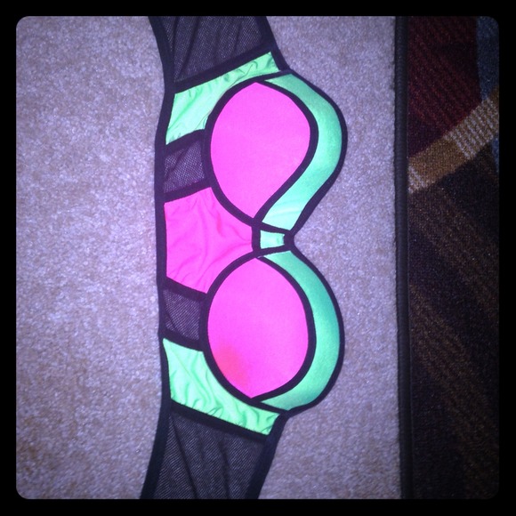 Neon bandeu