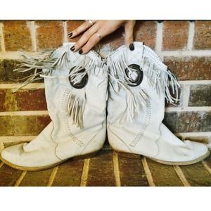 ADORABLE boots perfect for the fall and winter.