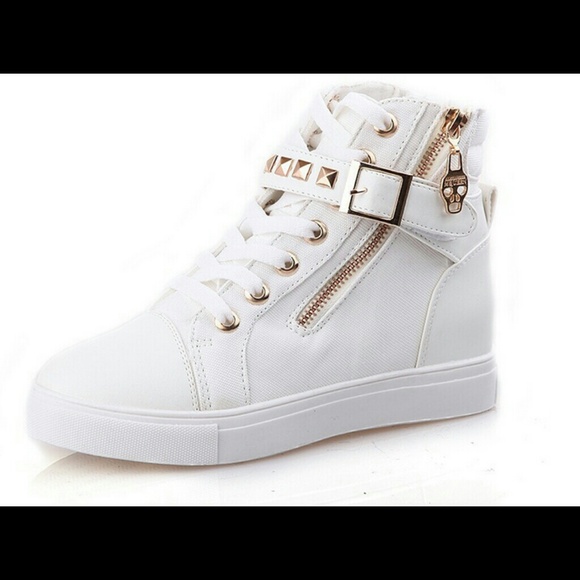 Women's studded sneakers