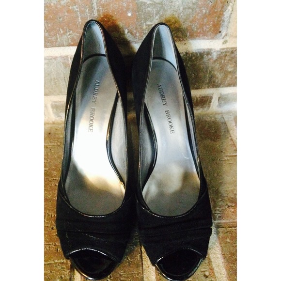 Perfect basic black heels/leather upper