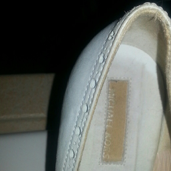 Michael Kors white suede shoe - Picture 2 of 3
