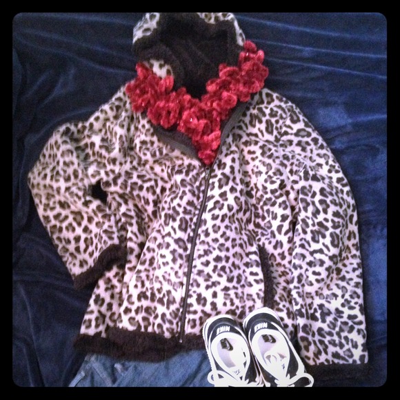 Grey/black leopard fleece jacket.