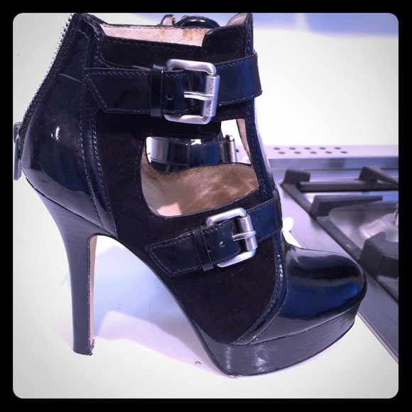 MICHAEL KORS black cutout booties 7.5