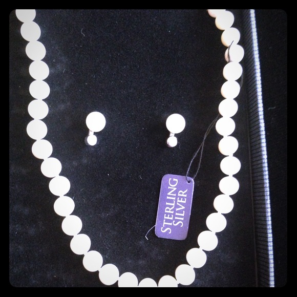 Jewelry - Fresh water pearls sterling silver clasp 18 inches