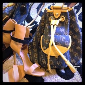 👜💯% Authentic Dooney and Bourke Mini Back Pack