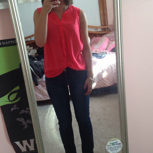 Pink Sleeveless Blouse - Picture 2 of 2