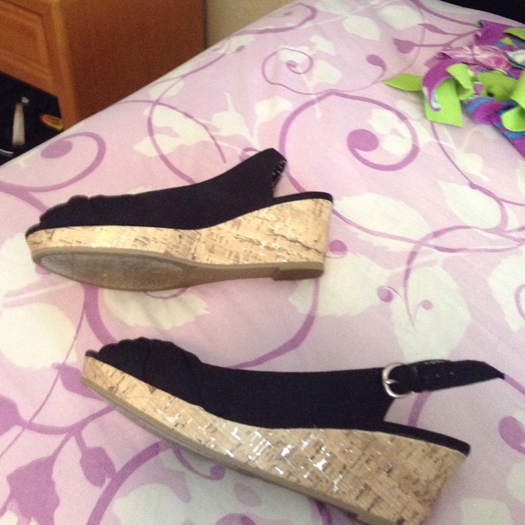 Black Wedges