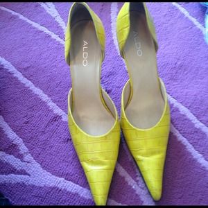 Yellow pump