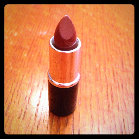 Benefit 'Misbehavin' lipstick