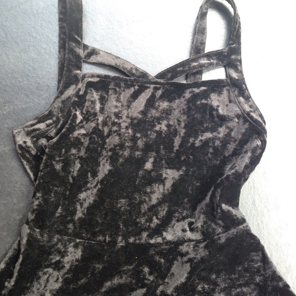 Velvet cut out skater dress🚫sold on vinted🚫 - Picture 2 of 4