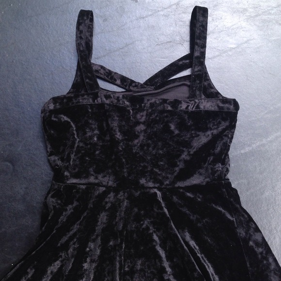Velvet cut out skater dress🚫sold on vinted🚫 - Picture 3 of 4