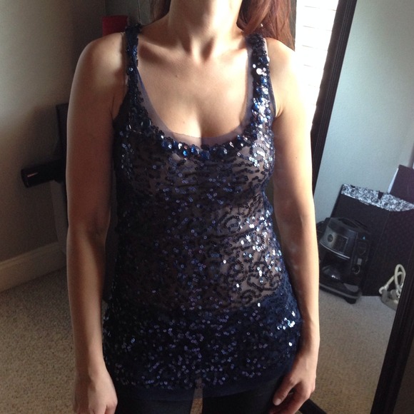 Top - Picture 1 of 2