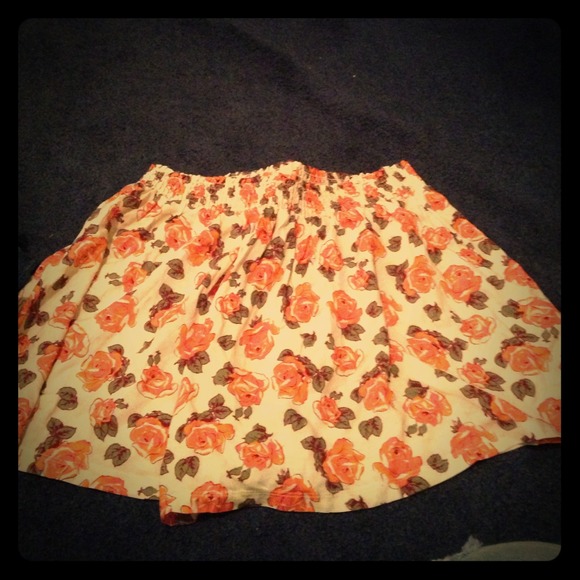 Cute floral skirt 🌸🌸🌸🌸