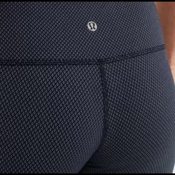 SOLD! Lululemon Boogie Shorts Diamond Dot - Picture 2 of 2