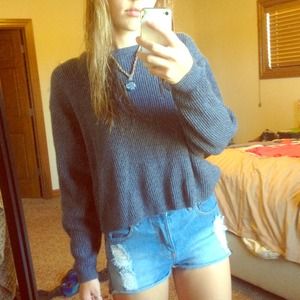 Oversized comfy cropped sweater