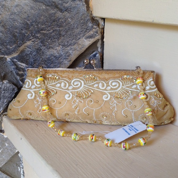 🦋 Pretty yellow beaded purse